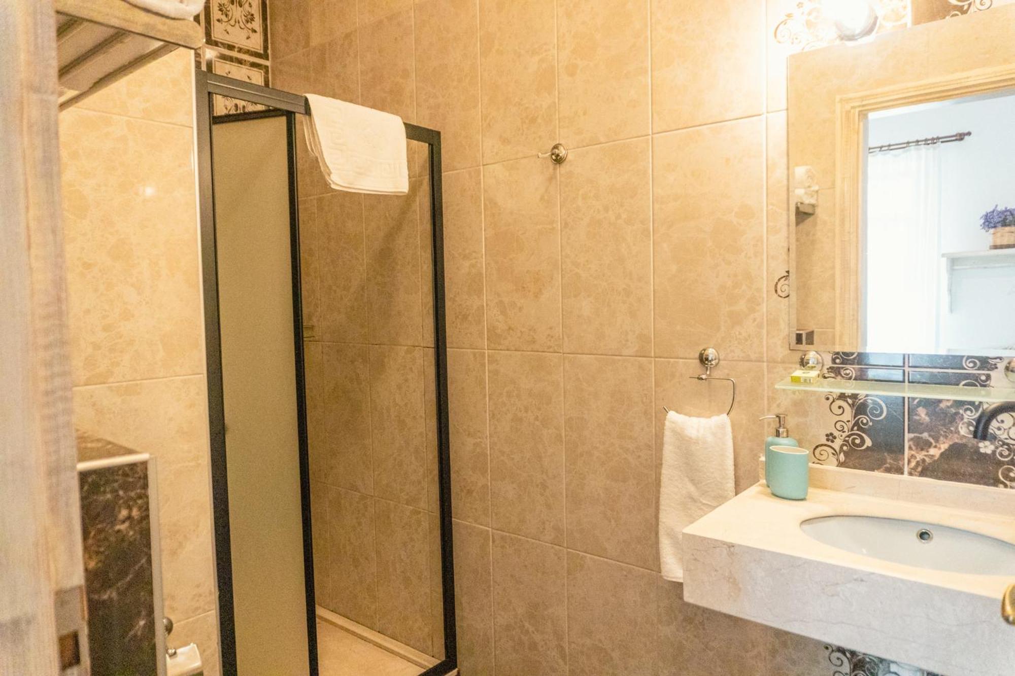 Cunda Mor Limon Otel Айвалик Екстер'єр фото